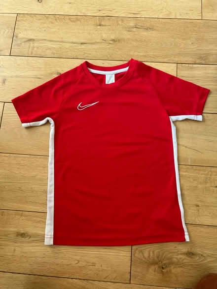 Photo of free Nike tshirt size s junior (Islington) #1