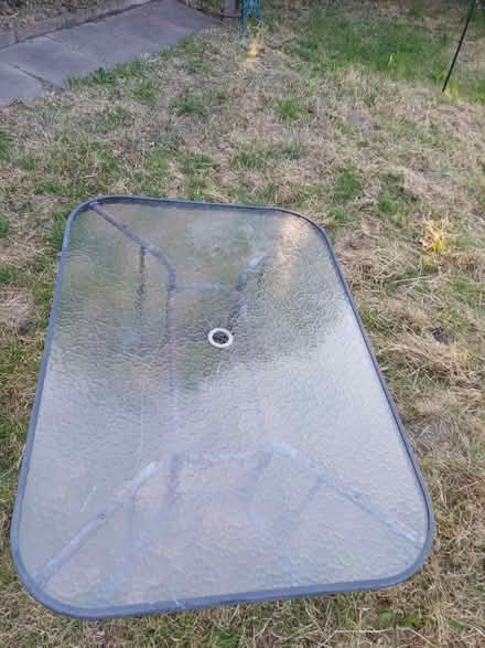 Photo of free Garden table, rectangular (Bushey North WD23) #2