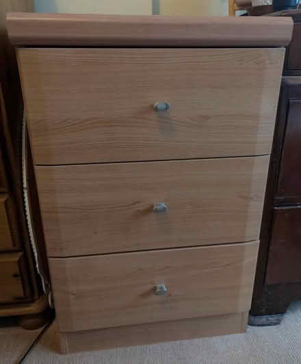 Photo of free 1 drawers/bedside cabinet (Cheshunt (Cheshunt (EN8)) #1