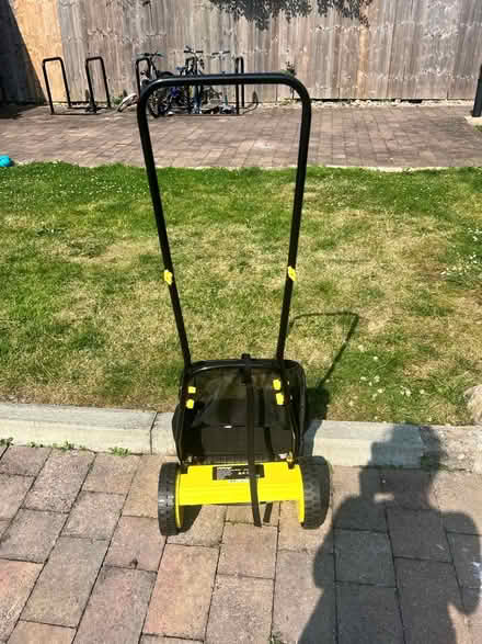 Photo of free Manual lawn mower (Thornton Heath) #2