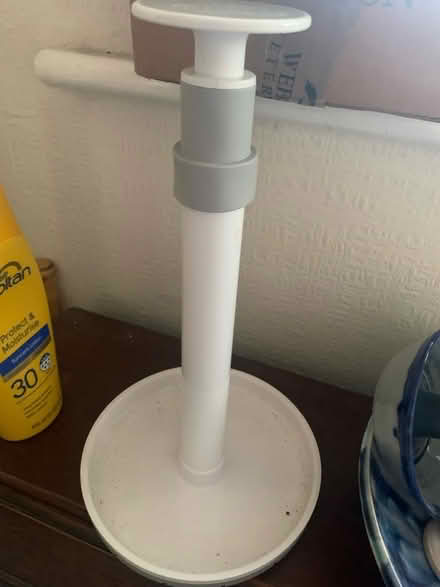 Photo of free Kitchen towel holder (TW9 nr Chiswick bridge) #1