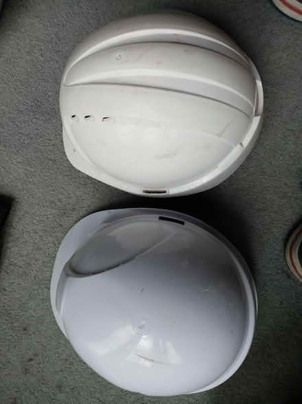 Photo of free foam chips, boss guitar FX pedal, golf trolley, helmet (Bowbridge GL5) #2