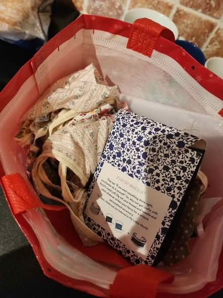 Photo of free Bag of ribbons small fabric and DIY bracelet kit (Cam GL11) #1