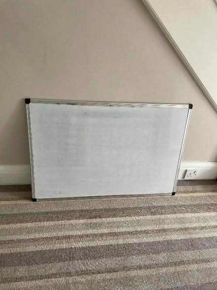 Photo of free White board (Hayes BR4) #1