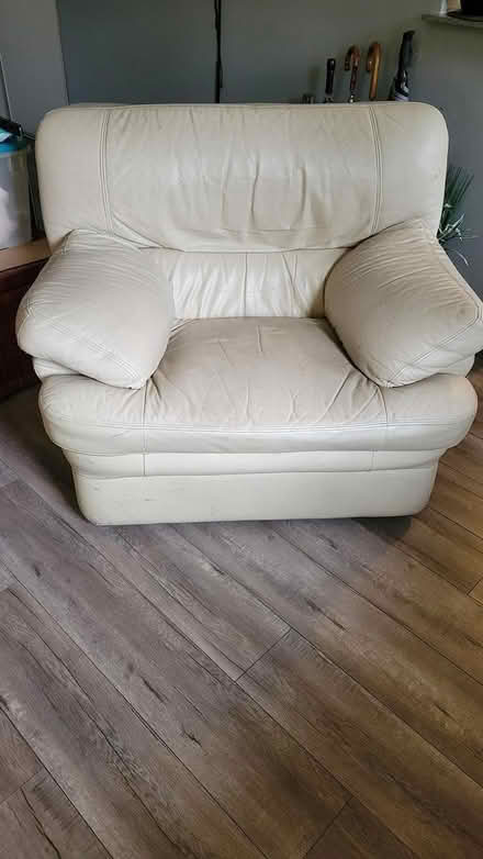 Photo of free Leather chair (Inglewood near LaBrea Ralph's) #1