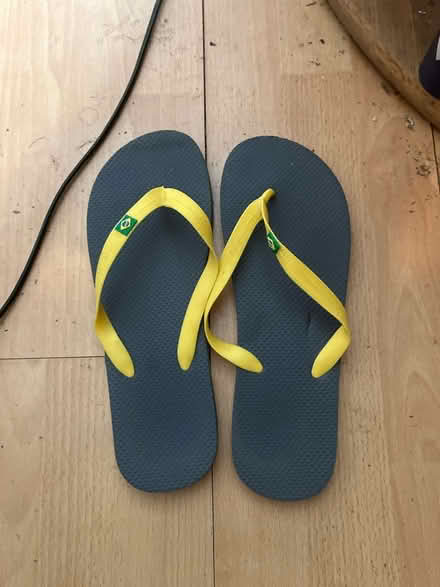Photo of free Men’s size 9 flip flops (Taunton) #1