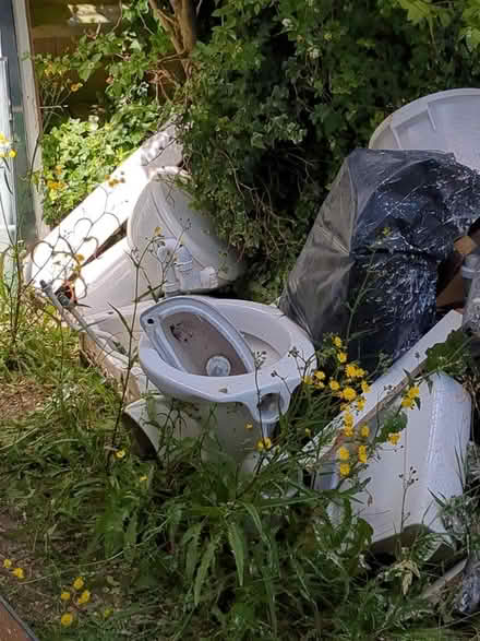 Photo of free Toilets and sinks (Headington) #1