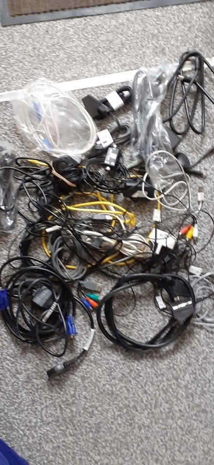 Photo of free assorted cables (Forest Hill OX33) #1