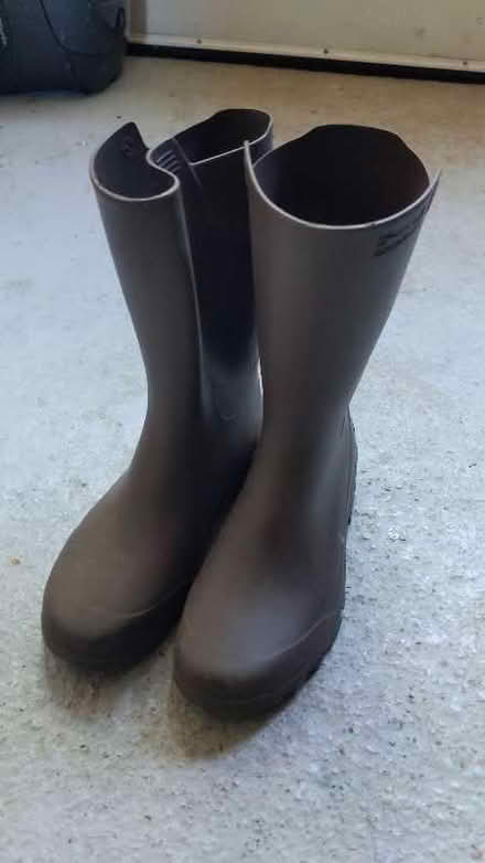 Photo of free Welly boots size UK 2.5-3 adult (Dean Court OX2) #1