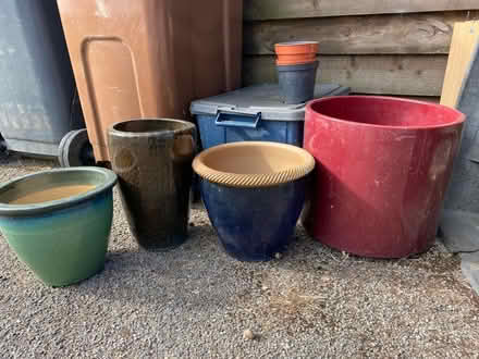 Photo of free Ceramic flower containers (Codicote) #1