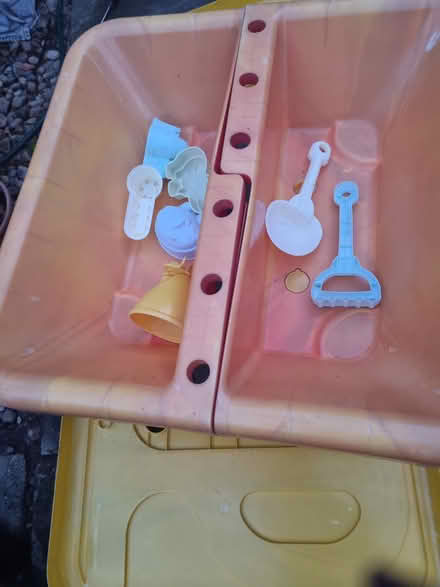Photo of free sand & water table (Colchester CO3) #2