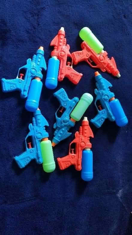 Photo of free Water pistols x 7 (for a kids party?) (Dean Court OX2) #1
