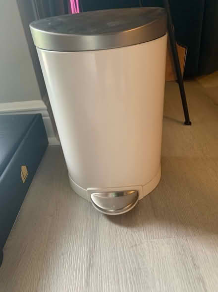 Photo of free Small simple human garbage can (Jupiter) #1