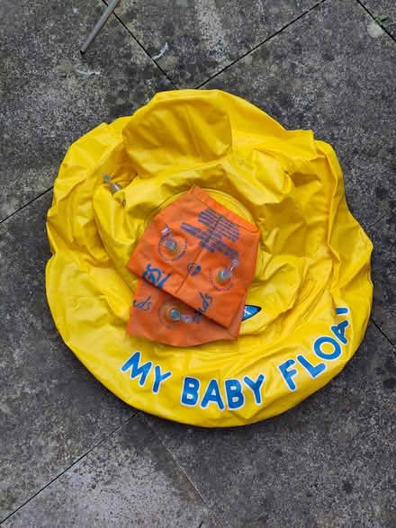 Photo of free Baby float (Near Waitrose) #1