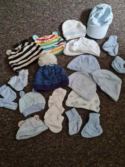 Photo of free Baby hats, mittens and booties (NG15) #1