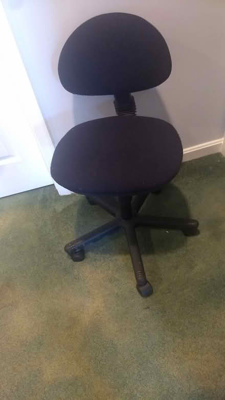 Photo of free Small desk chair (Edgewater) #1