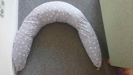 Photo of free U Shaped pregnancy / nursing pillow (Gorgie EH11) #1