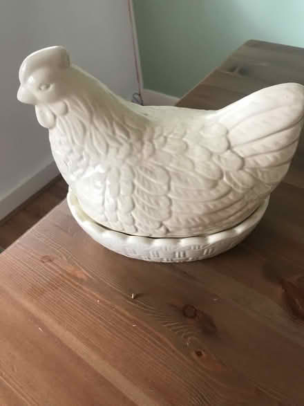 Photo of free Ceramic Egg Hen (M20) #1