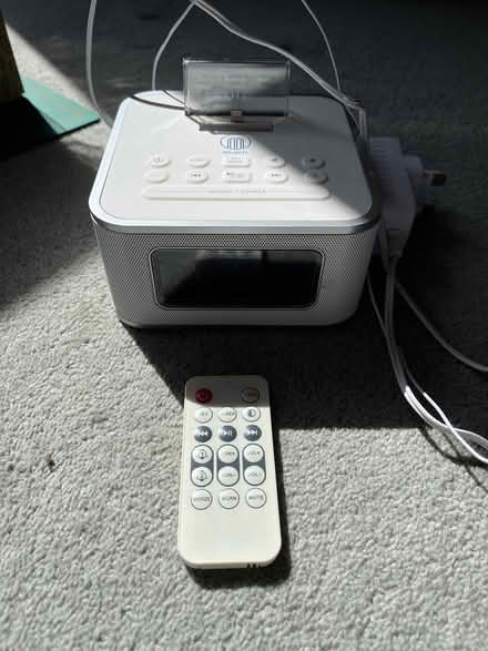 Photo of free Alarm clock/radio/iphone charger (Bromley BR1) #1