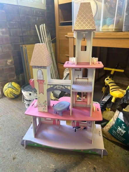 Photo of free Kids pink castle toy (EX8) #1