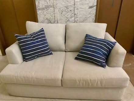 Photo of free Love seat (Financial District 10005) #1