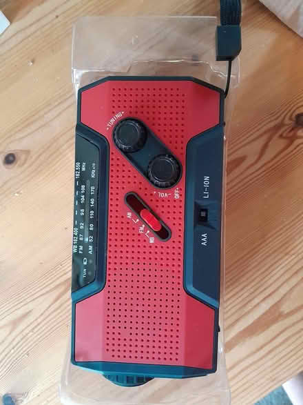 Photo of free crank radio (DE23) #1