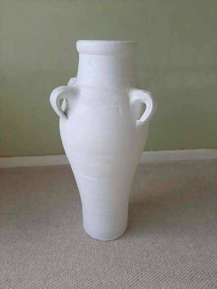 Photo of free Large urn (Allesley Park CV5) #1