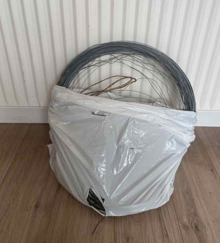 Photo of free Big roll and bits of sculpture wire (CT10) #1