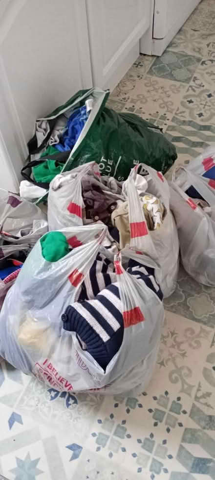 Photo of free Baby clothes 6 to 18 months (BR7) #1