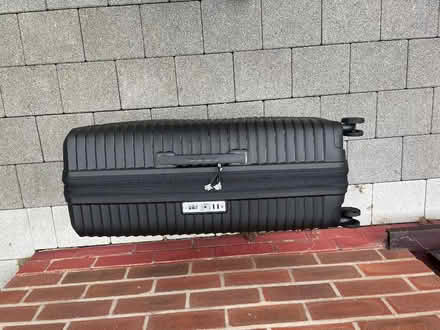 Photo of free Samsonite Upscale 4 wheel hardshell large suitcase (Bromborough Pool CH62) #3