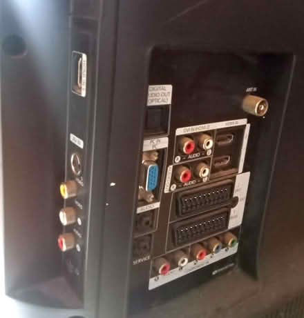 Photo of free Samsung 26" TV remote but no stand (Shipley BD18) #2