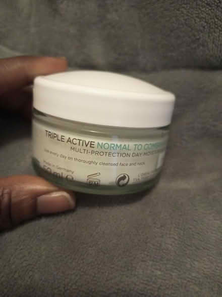 Photo of free L'Oreal face cream (Wakefield WF1) #1
