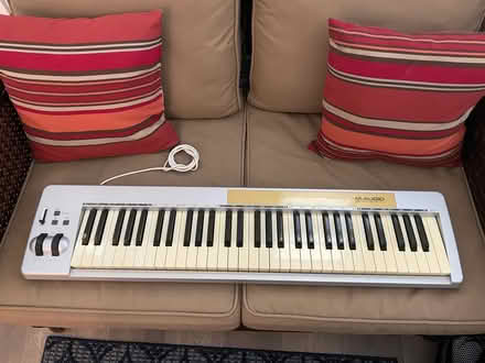 Photo of free M-Audio Keystation 61ES (Verano - Middlefield Road) #1