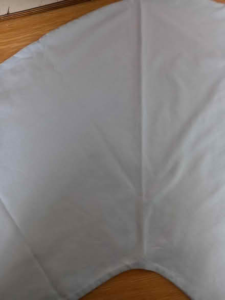 Photo of free V-Shaped Pillow Case (Hitchin SG4) #1