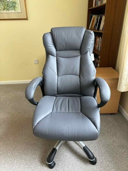 Photo of free Swivel chair (BH11) #1