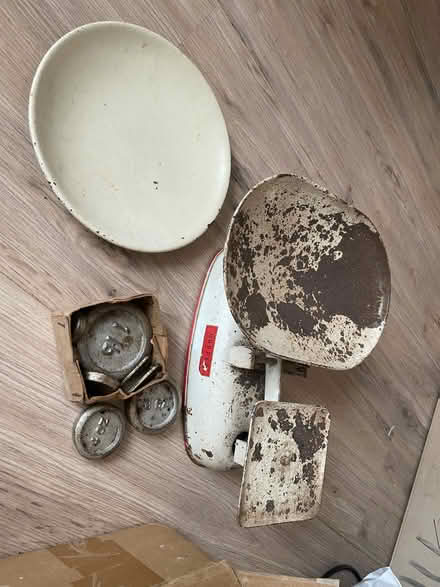 Photo of free Vintage kitchen scales with weights (CT10) #1