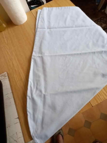 Photo of free V-Shaped Pillow Case (Hitchin SG4) #2