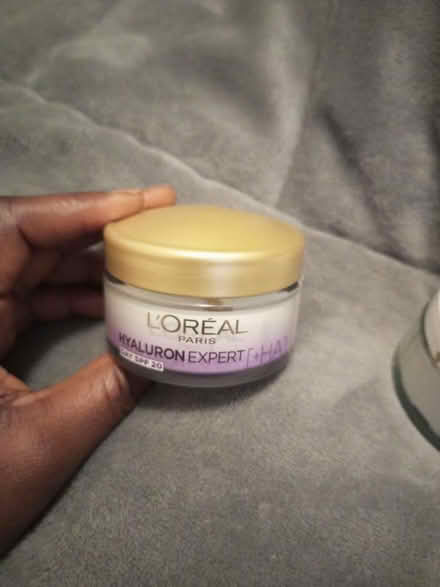 Photo of free L'Oreal face cream (Wakefield WF1) #2