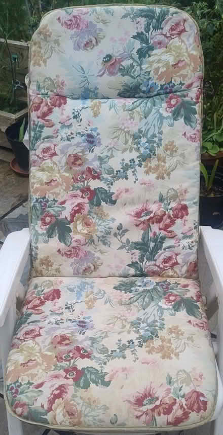 Photo of free 4 x patio seat cushions (Amersham Common HP7) #1