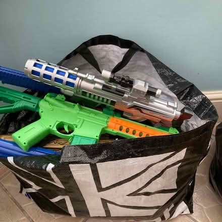 Photo of free Toy weapons (DY2) #1