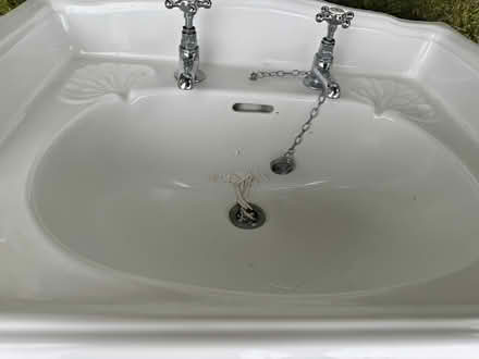 Photo of free Full bathroom suite (Central Horsham) #3