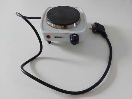 Photo of free Small electric cooker (Willesden Green NW10) #1
