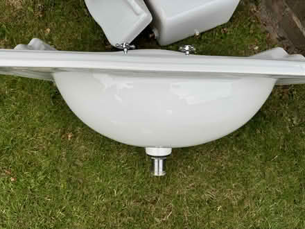 Photo of free Full bathroom suite (Central Horsham) #4