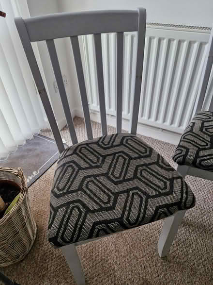 Photo of free 4 x dining chairs (CH62) #2
