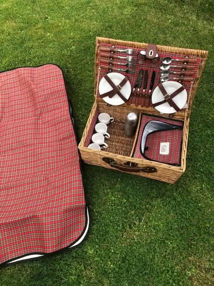 Photo of free Picnic basket (Quedgeley Gloucester GL2) #1