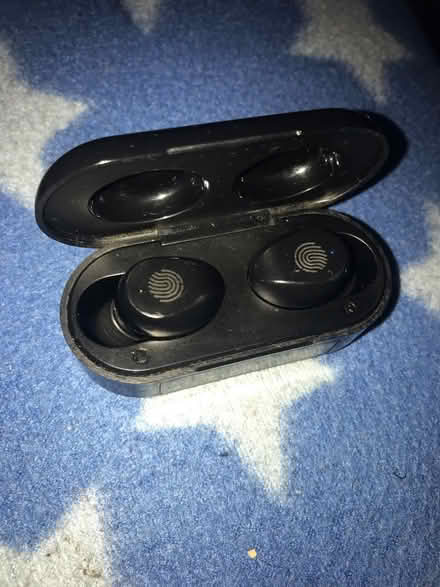 Photo of free Bluetooth headphones (Queen’s Rd Peckham) #1