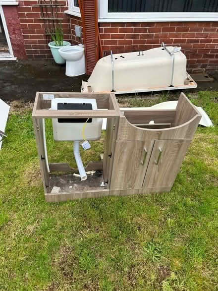 Photo of free Bathroom vanity basin & toilet (M40) #4