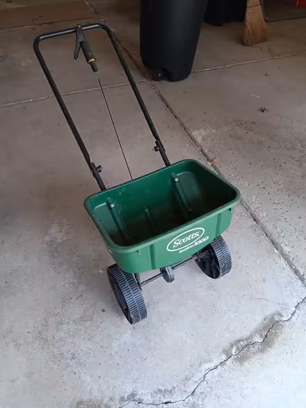 Photo of free broadcast spreader (northwest westland.) #1
