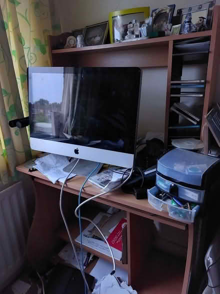 Photo of free Apple Mac from circa 2010/11 and computer desk (BT6) #1