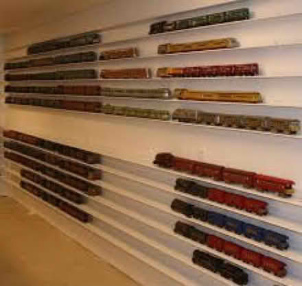 Photo of Slimsleeves to display model trains (Central BS2) #1